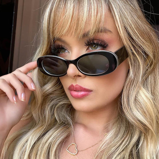 Retro Oval Frame Sunglasses with Metal Hinges